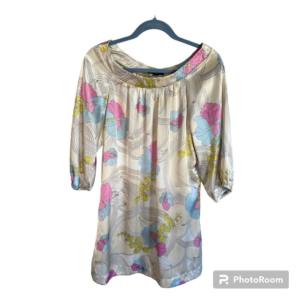 Tiffany Alana Satin Dress size M. Comfortable, lightweight floral mini